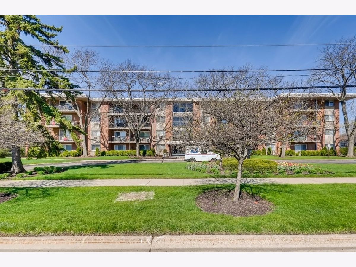 Condominiums For Sale Shalamar Arlington Heights Illinois, 2206 Goebbert Road