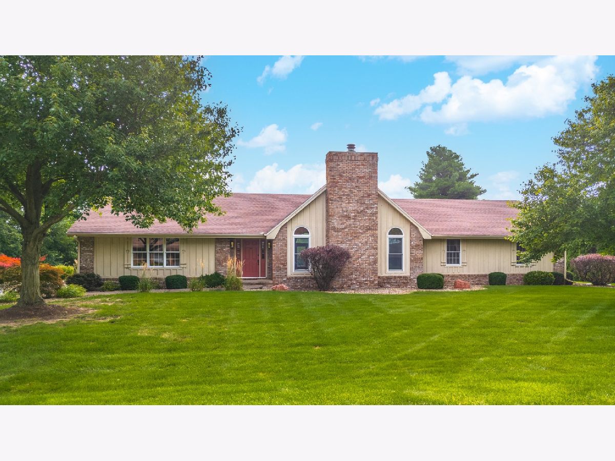 Homes & Condos & Townhomes For Sale Crestwicke Bloomington Illinois, 15852 Crestwicke Drive