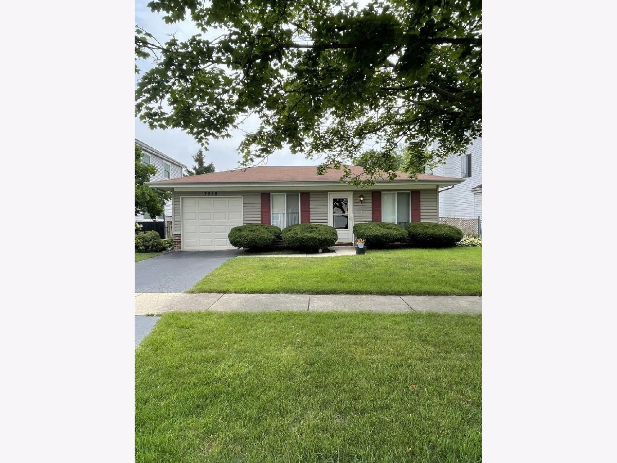  Sold Woodridge Illinois, 7019 Buckingham