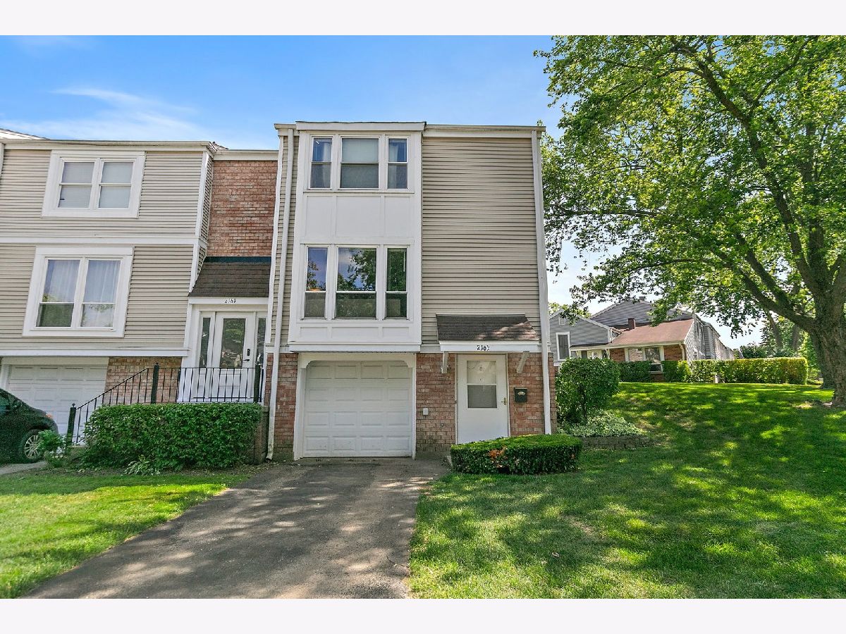 Townhomes & Condos Sold Barrington Square Hoffman Estates Illinois, 2165 Greystone