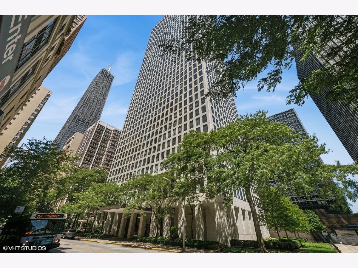 Condominiums Sold Plaza On Dewitt Chicago Illinois, 260 Chestnut