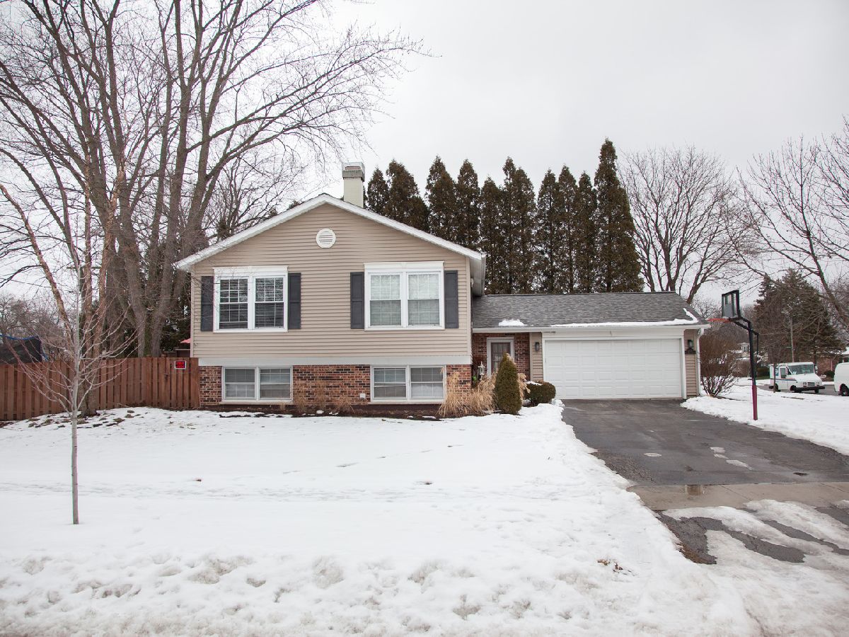 Homes Rented Berkley Square Arlington Heights Illinois, 2627 Ridge