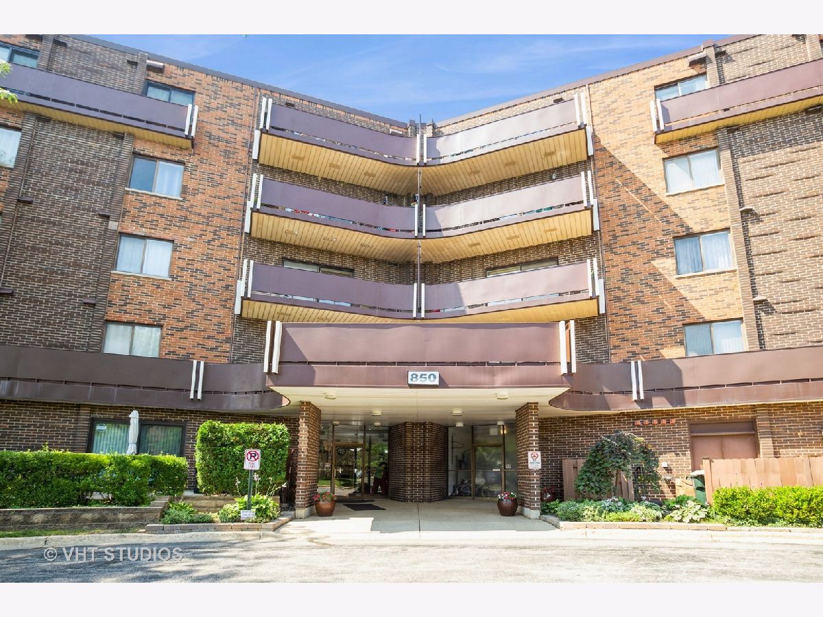 Condominiums Sold Village On The Lake Elk Grove Village Illinois, 850 Wellington