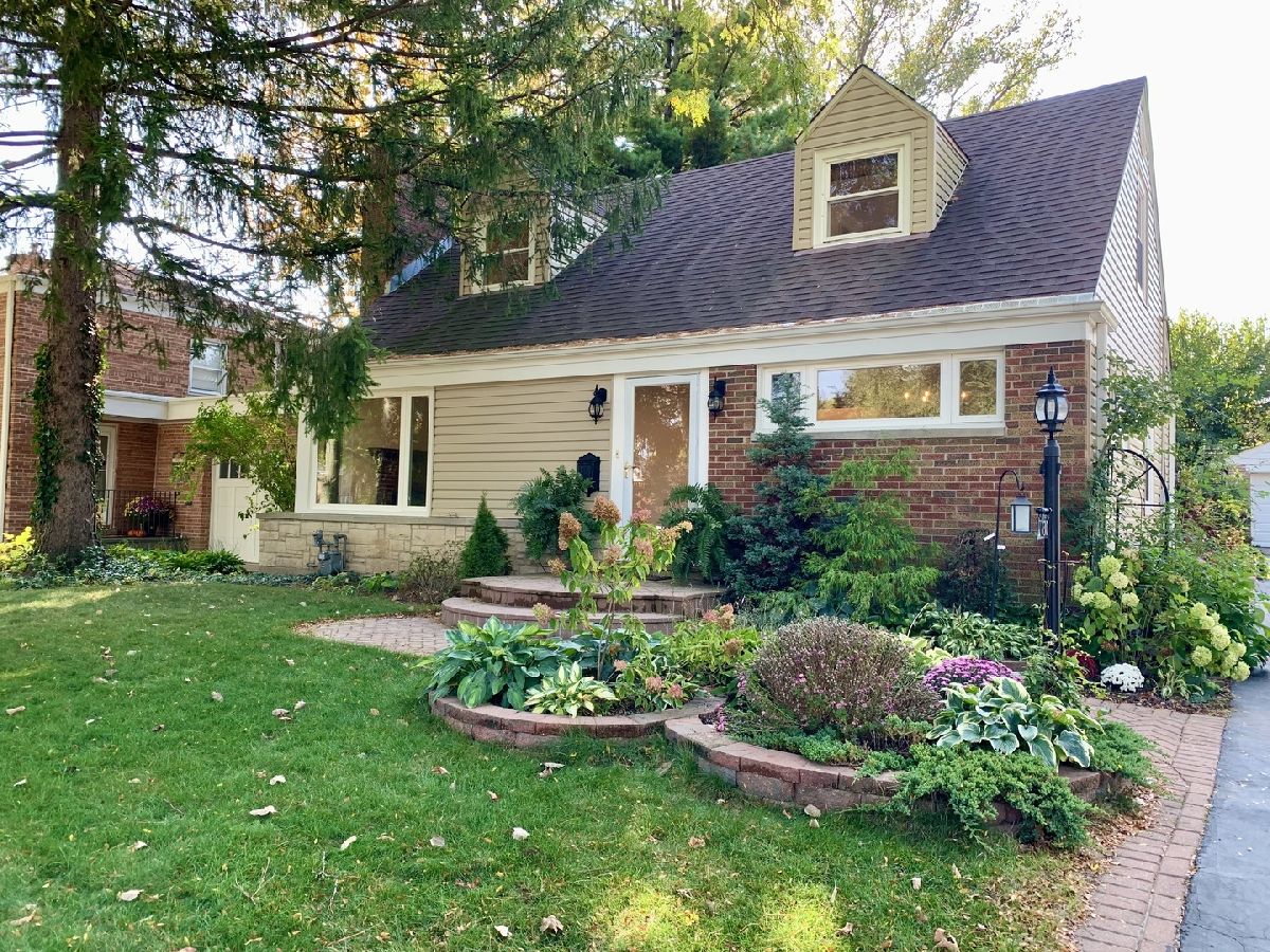 Homes & Condos & Townhomes For Sale Poet's Corner Deerfield Illinois, 630 Hermitage Drive