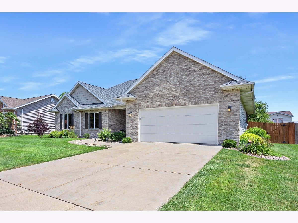Homes Sold Heartland Hills Bloomington Illinois, 2214 Bracebridge