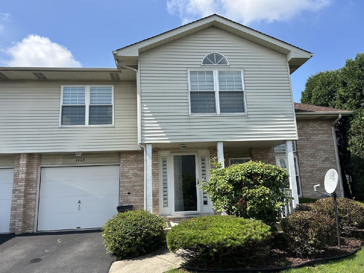  Sold Justice Illinois, 7423 Honey Locust