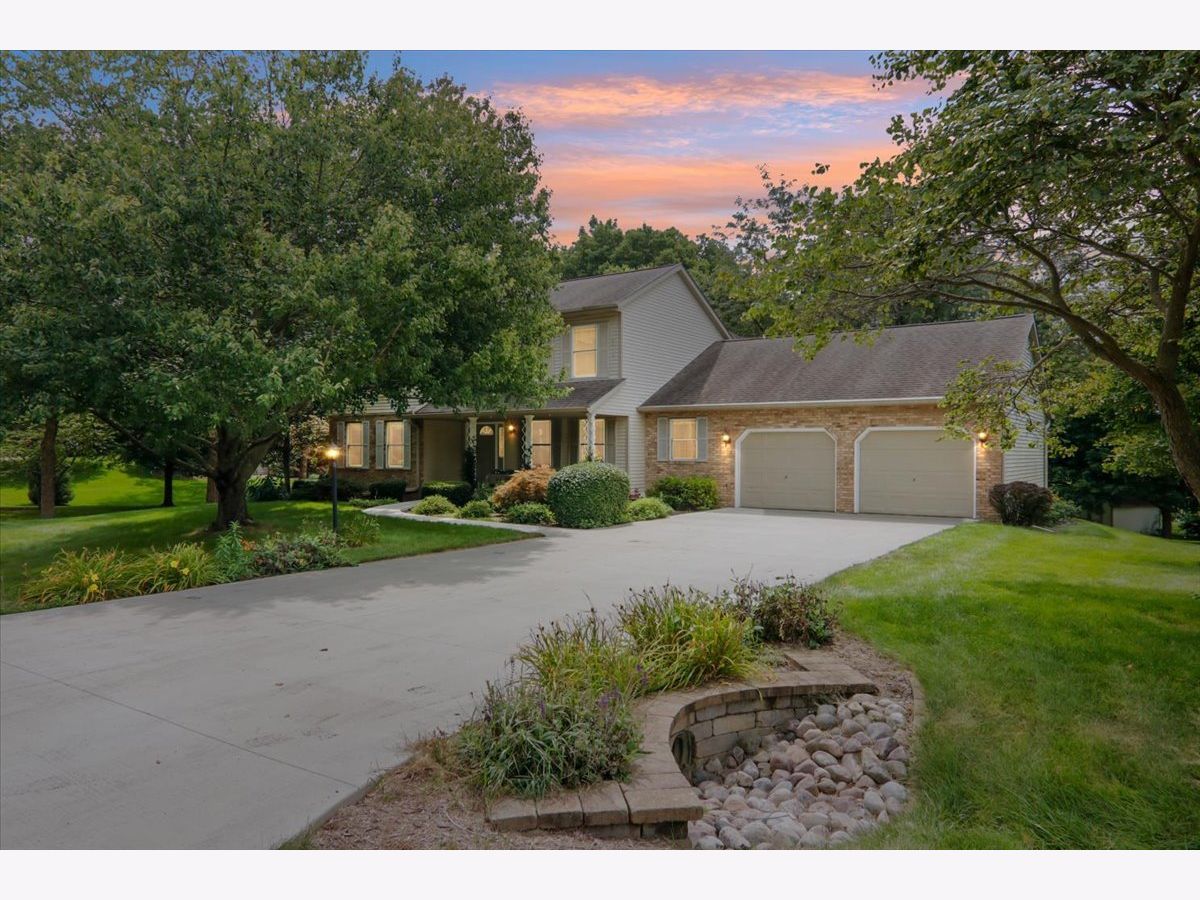 Homes Sold Hunters Knoll Bloomington Illinois, 16041 Huntington