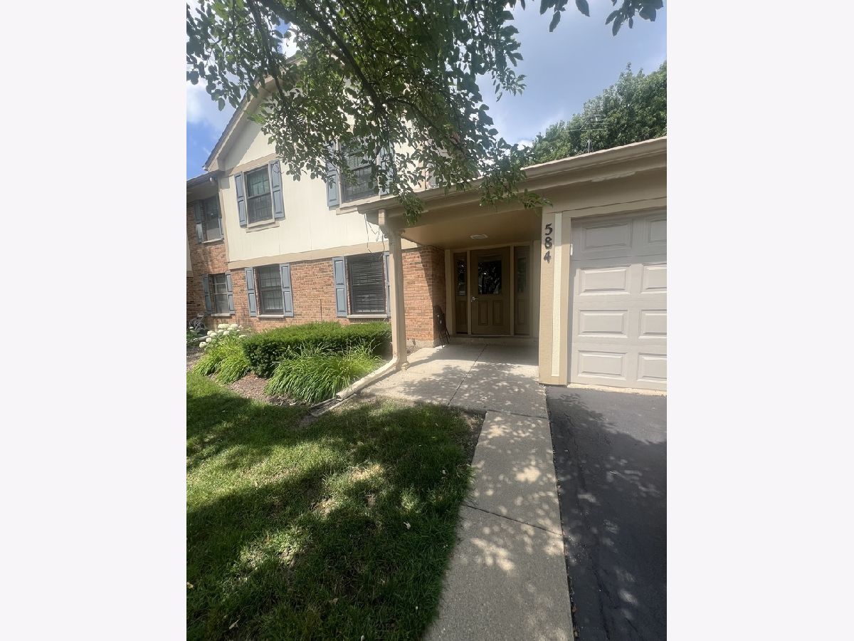  Rented Wheeling Illinois, 584 Williamsburg