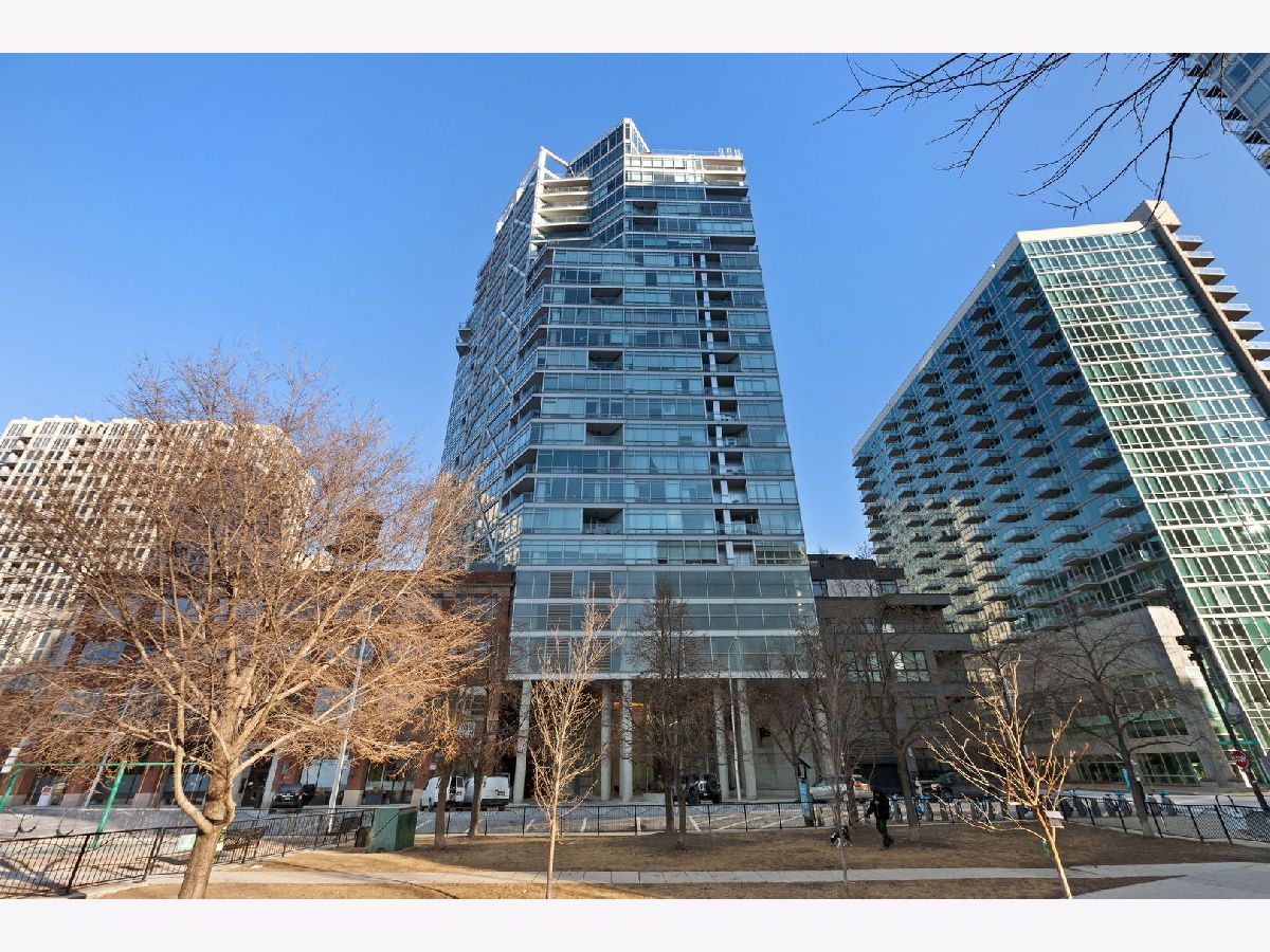 Condominiums Rented Erie On The Park Chicago Illinois, 510 Erie