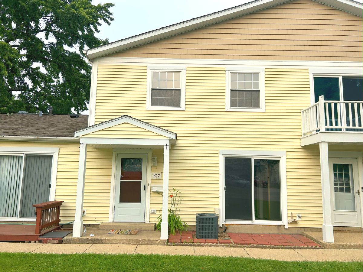  Sold Wheeling Illinois, 1212 Thyne
