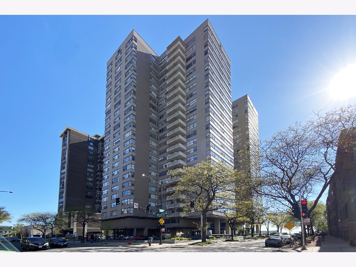 Condominiums Rented Shoreline Towers Chicago Illinois, 6301 Sheridan