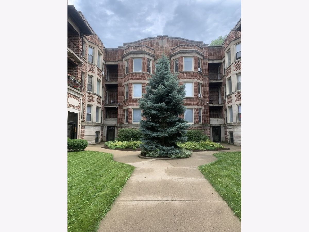  Rented Chicago Illinois, 437 Oakwood
