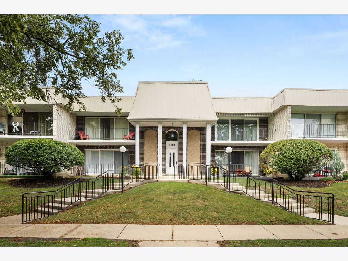 Condominiums Sold Parkshire Estates Oak Lawn Illinois, 9820 Karlov