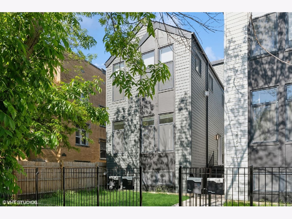 Condominiums & Homes Sold Palmer Square Chicago Illinois, 2138 Sawyer