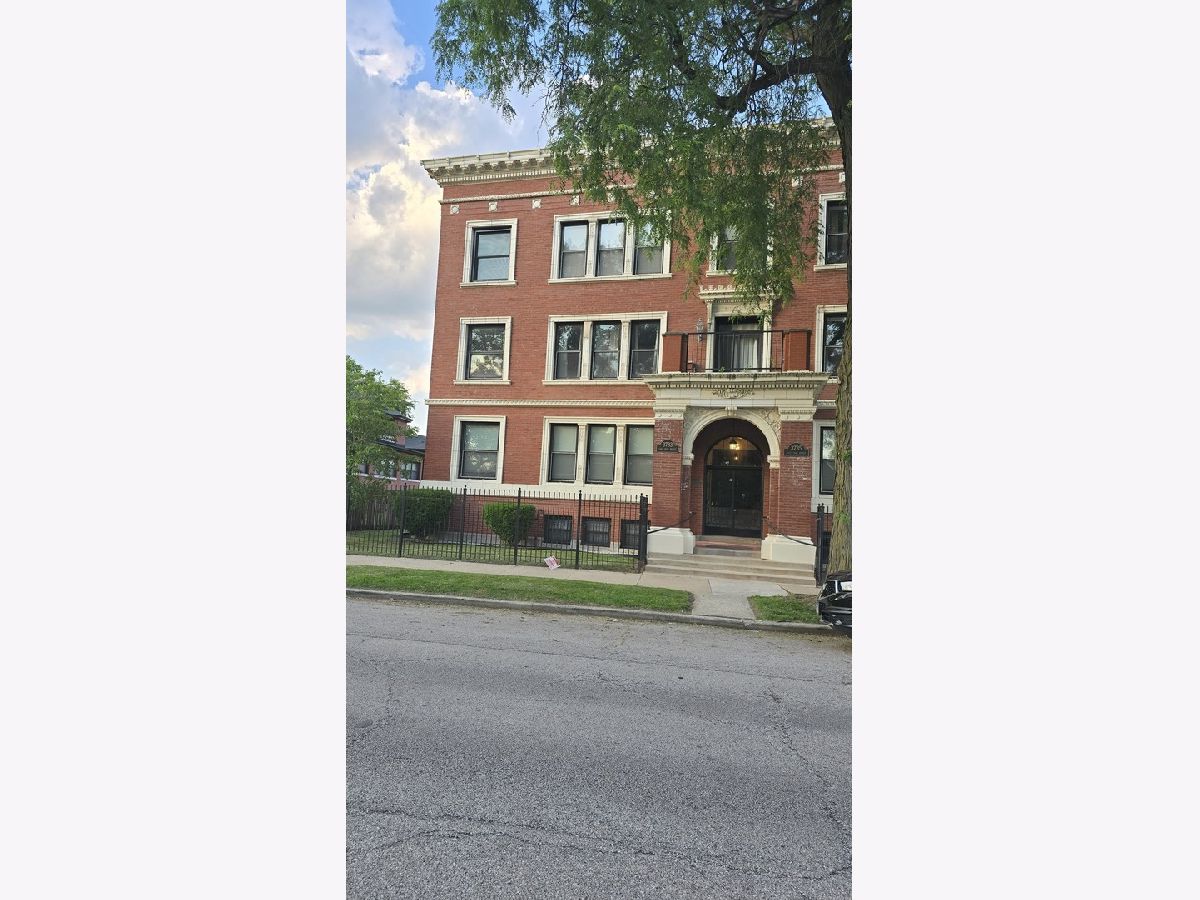  For Sale Chicago Illinois, 3733 Lake Park Avenue
