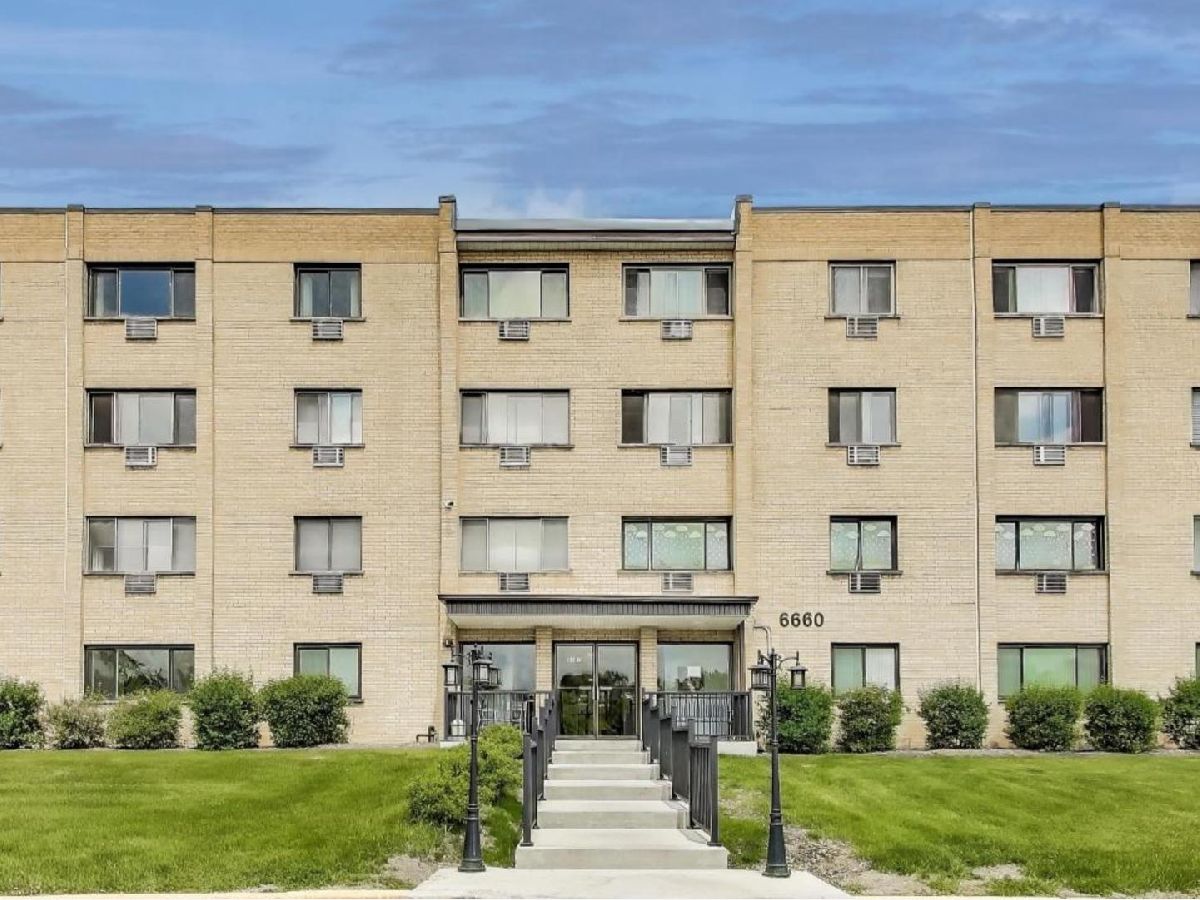 Condominiums For Sale Country Club Condos Countryside Illinois, 6660 Brainard Avenue