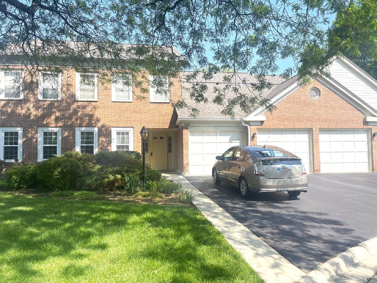  Sold Wheeling Illinois, 1606 Brittany