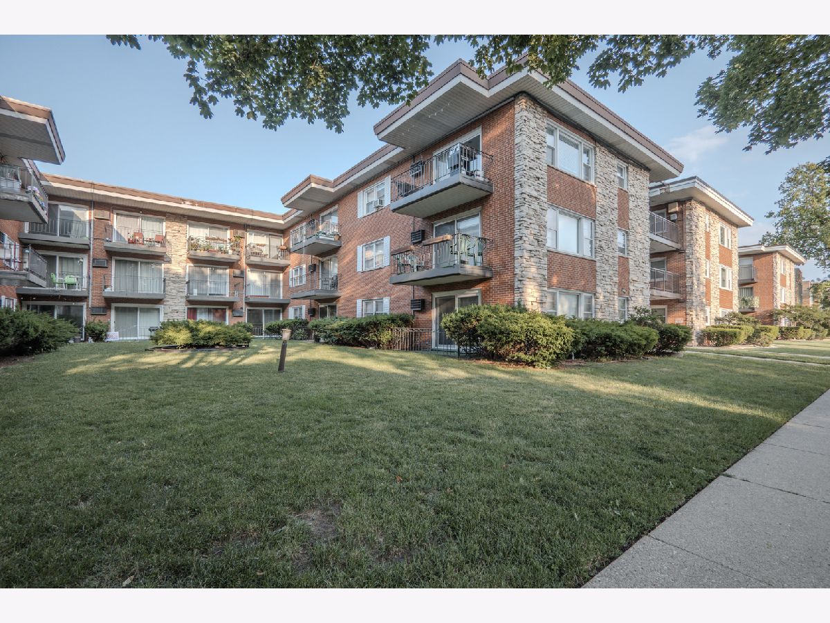 Homes & Condos & Townhomes Rented Old Irving Place Chicago Illinois, 4225 Keystone