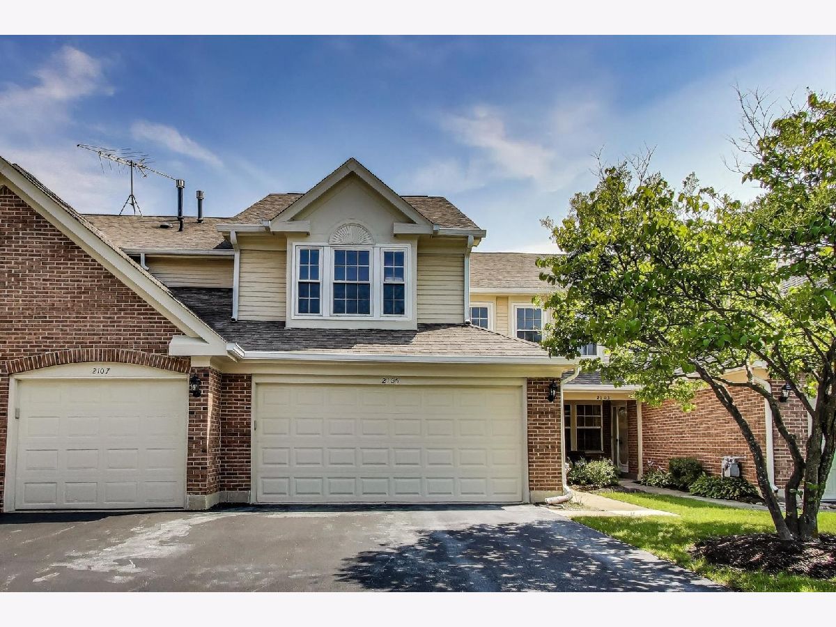 Townhomes & Condos & Homes Sold Mayfair Station Hanover Park Illinois, 2105 Glasgow