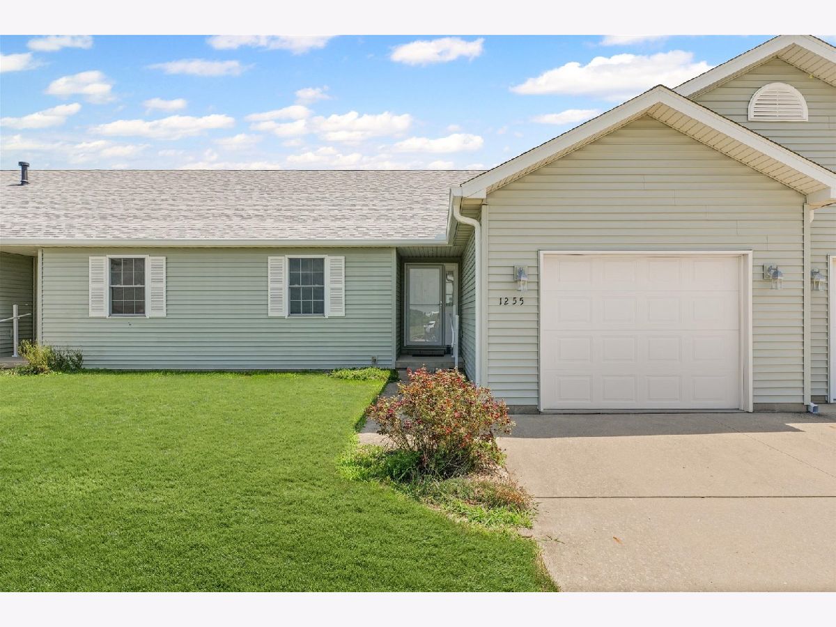 For Sale Farmer City Illinois, 1255 George Rock Drive