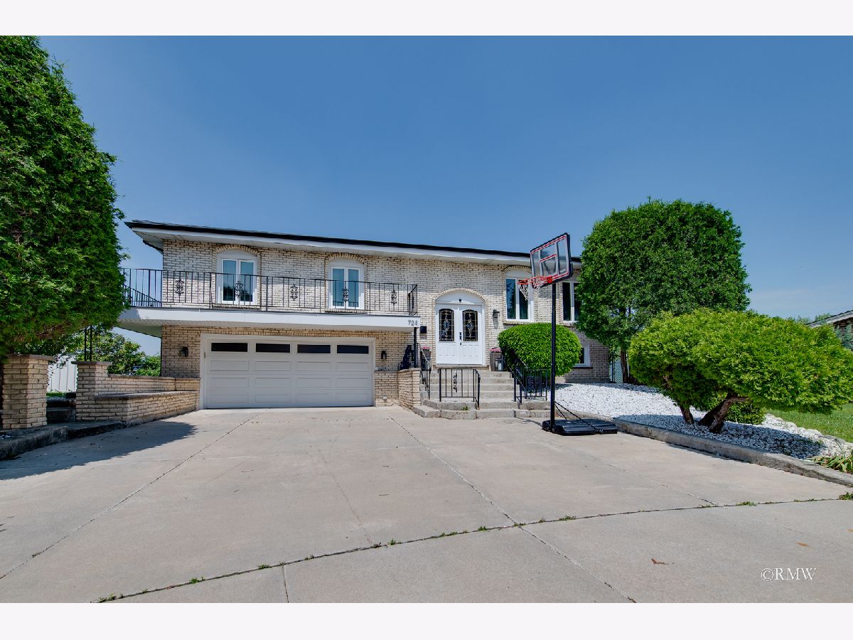  Sold Addison Illinois, 724 Plamondon