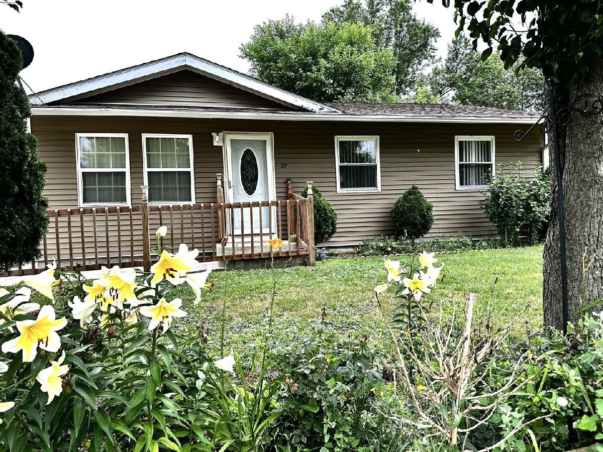  Sold Carpentersville Illinois, 319 Four Winds