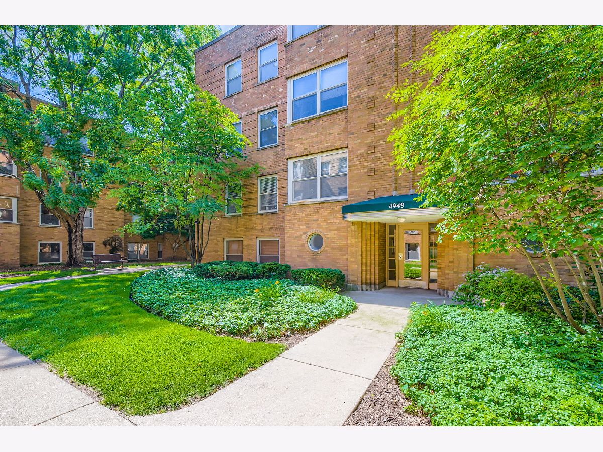 Condominiums For Sale Wolcott Village Chicago Illinois, 4949 Wolcott Avenue