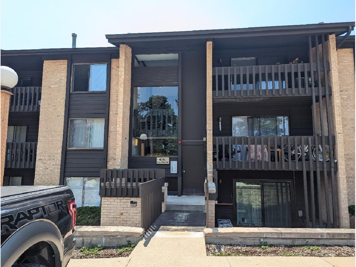 Condominiums Rented Knolls Willowbrook Illinois, 6151 Knoll Wood