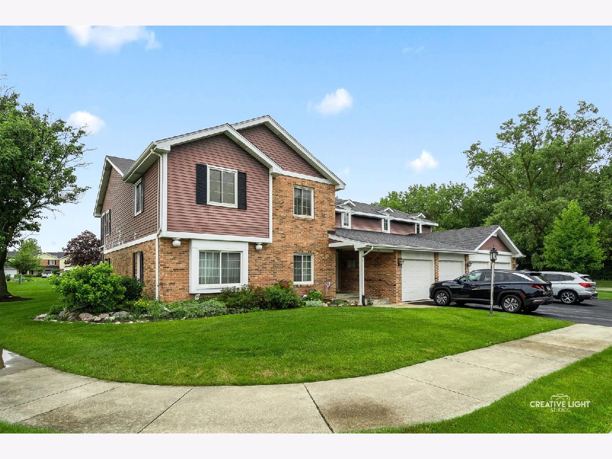 Condominiums For Sale Lake Willow Way Willowbrook Illinois, 714 Maplewood Court