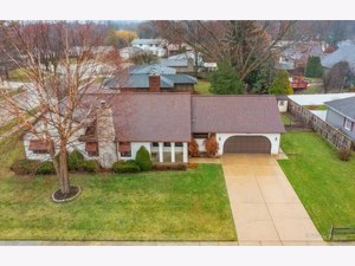 Homes For Sale North Country Knolls Elgin Illinois, 219 Brookside Drive