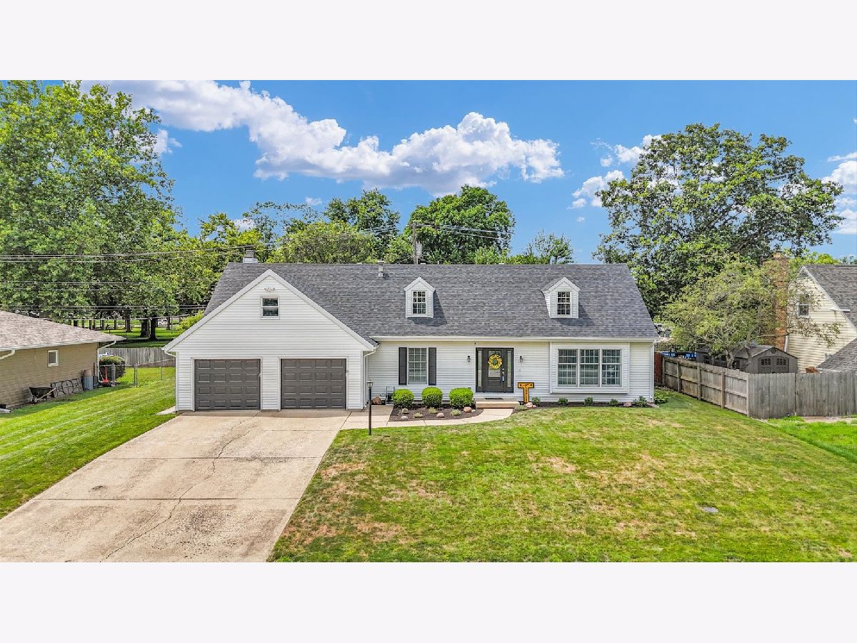  For Sale Tuscola Illinois, 1104 Parkside Drive