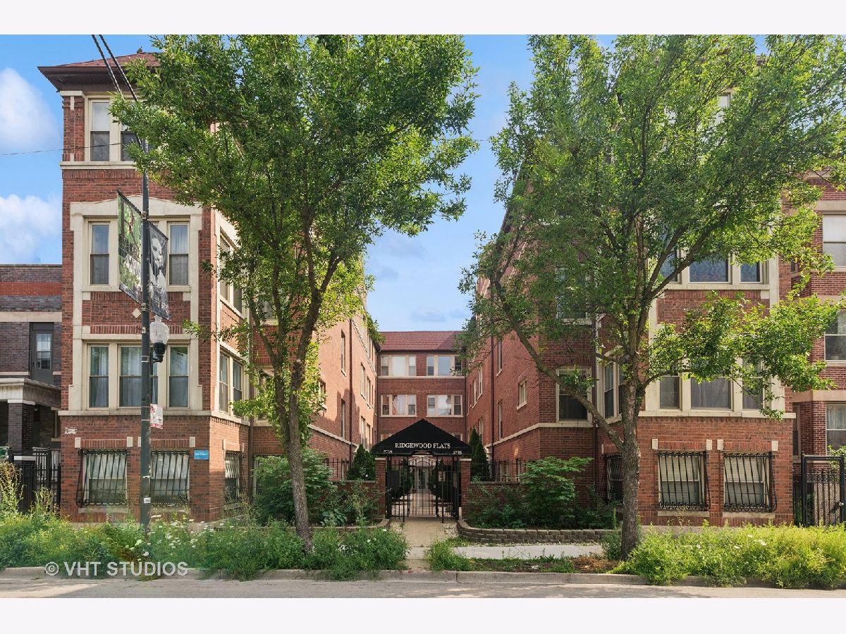 Condominiums Sold Ridgewood Flats Chicago Illinois, 5739 Ridge
