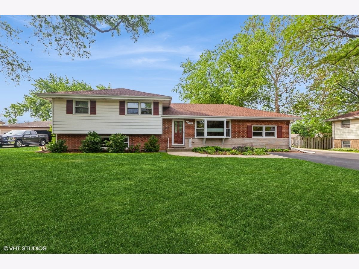 Homes For Sale Naperville Country Estates Naperville Illinois, 25W251 Highview Drive