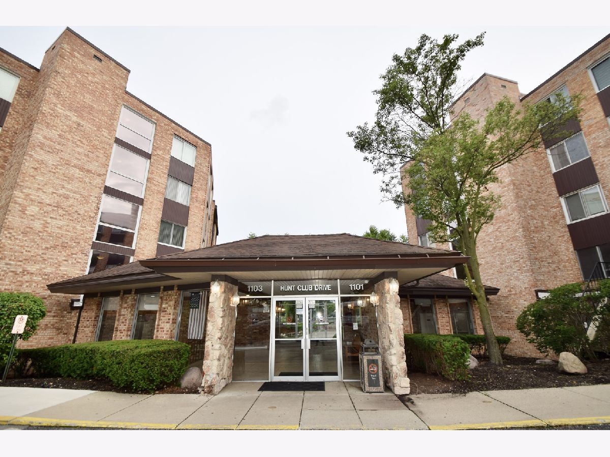 Condominiums Sold Hunt Club On The Lake Mount Prospect Illinois, 1101 Hunt Club