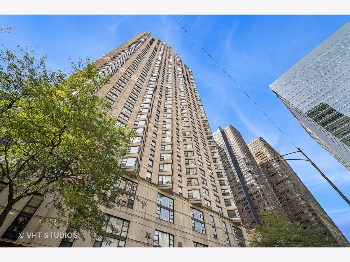 Condos & Townhomes Sold 401 East Ontario Condominium Association Chicago Illinois, 401 Ontario