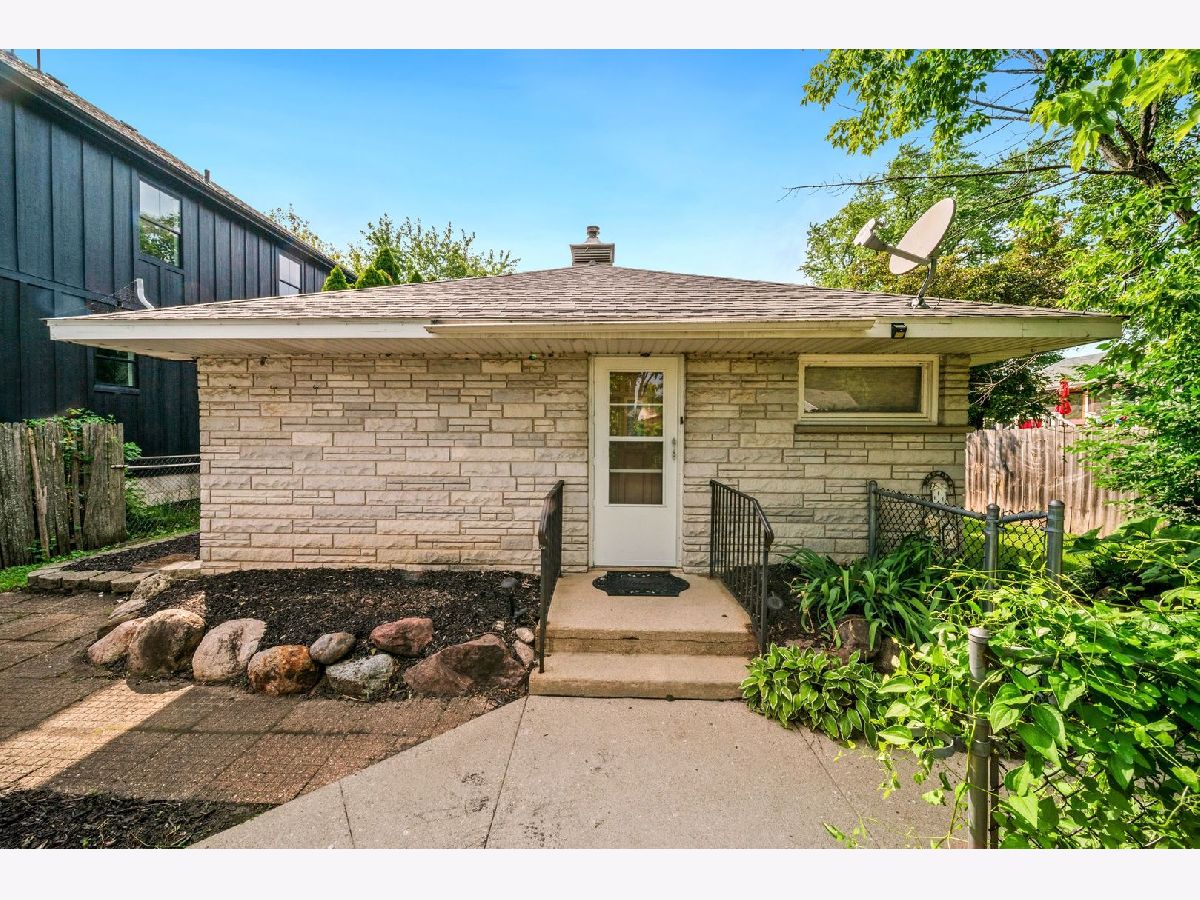 Homes For Sale Hunterville Park Mchenry Illinois, 1515 River Road