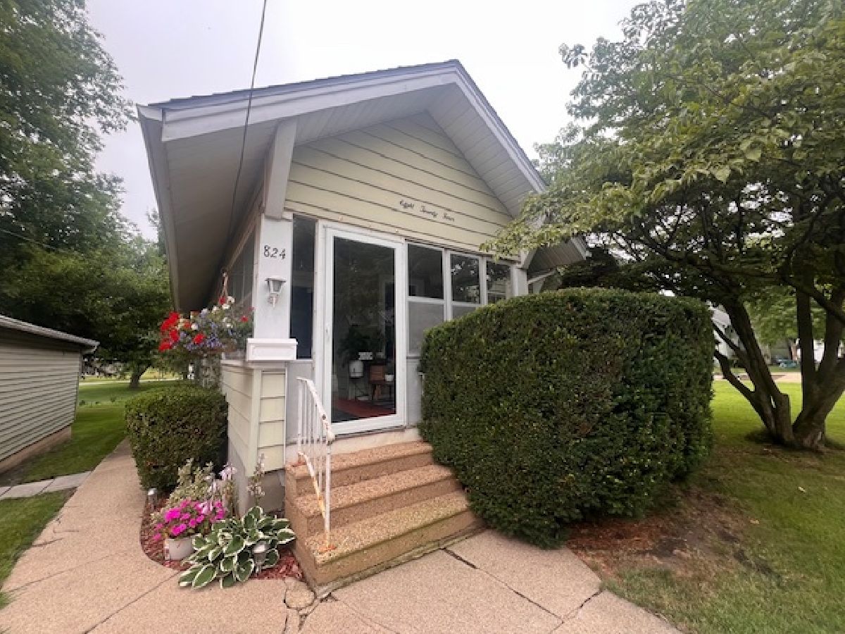  Sold Clinton Illinois, 824 Adams