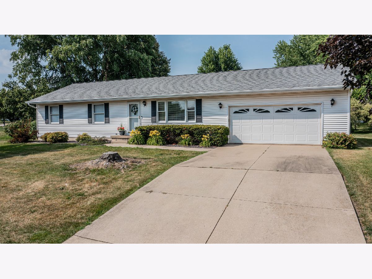  For Sale Mendota Illinois, 2001 Diana Drive