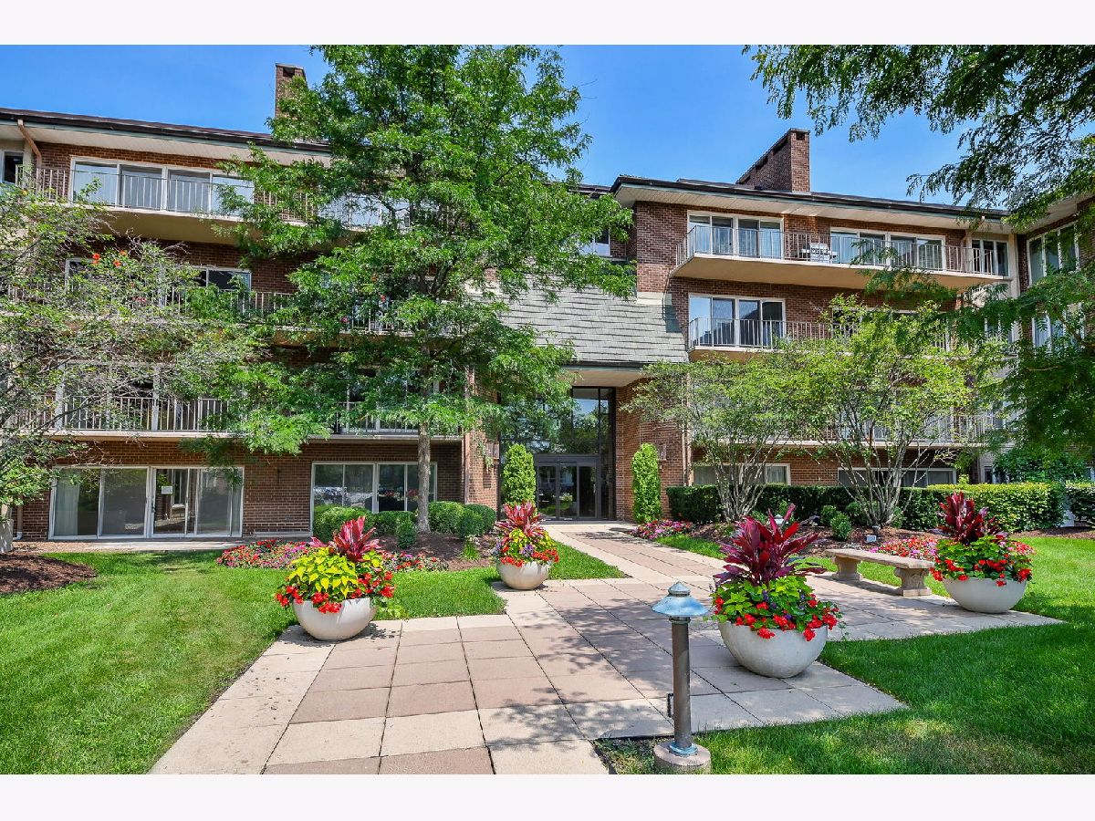 Condominiums For Sale Oak Brook Club Oak Brook Illinois, 5 Oak Brook Club Drive