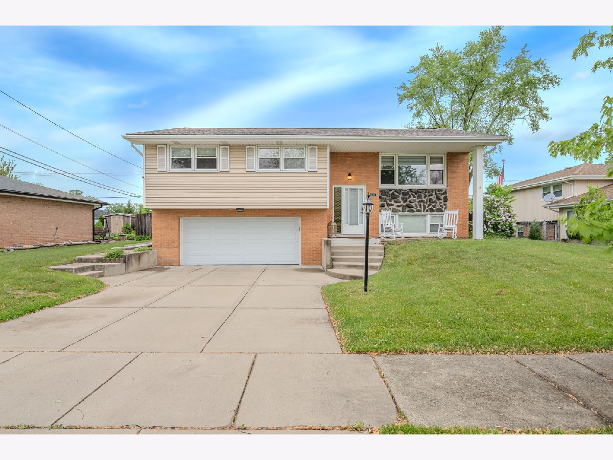  Sold Hickory Hills Illinois, 8106 89th