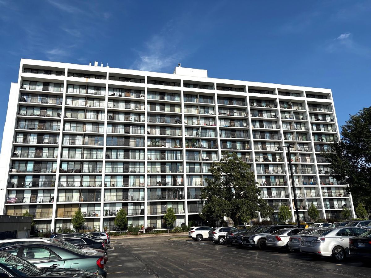 Condominiums For Sale Cove Landing Lombard Illinois, 2005 Finley Road
