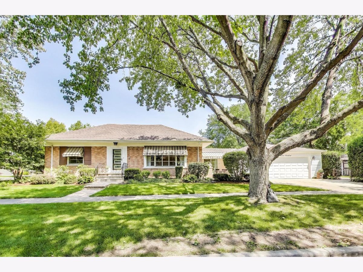 Homes & Condos & Townhomes Sold Triangle Mount Prospect Illinois, 700 Busse