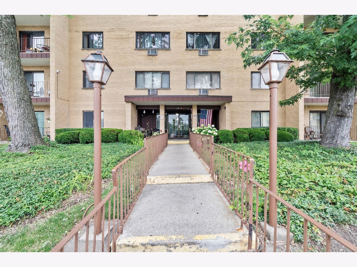 Condominiums Sold Country Club Condos Countryside Illinois, 6670 Brainard