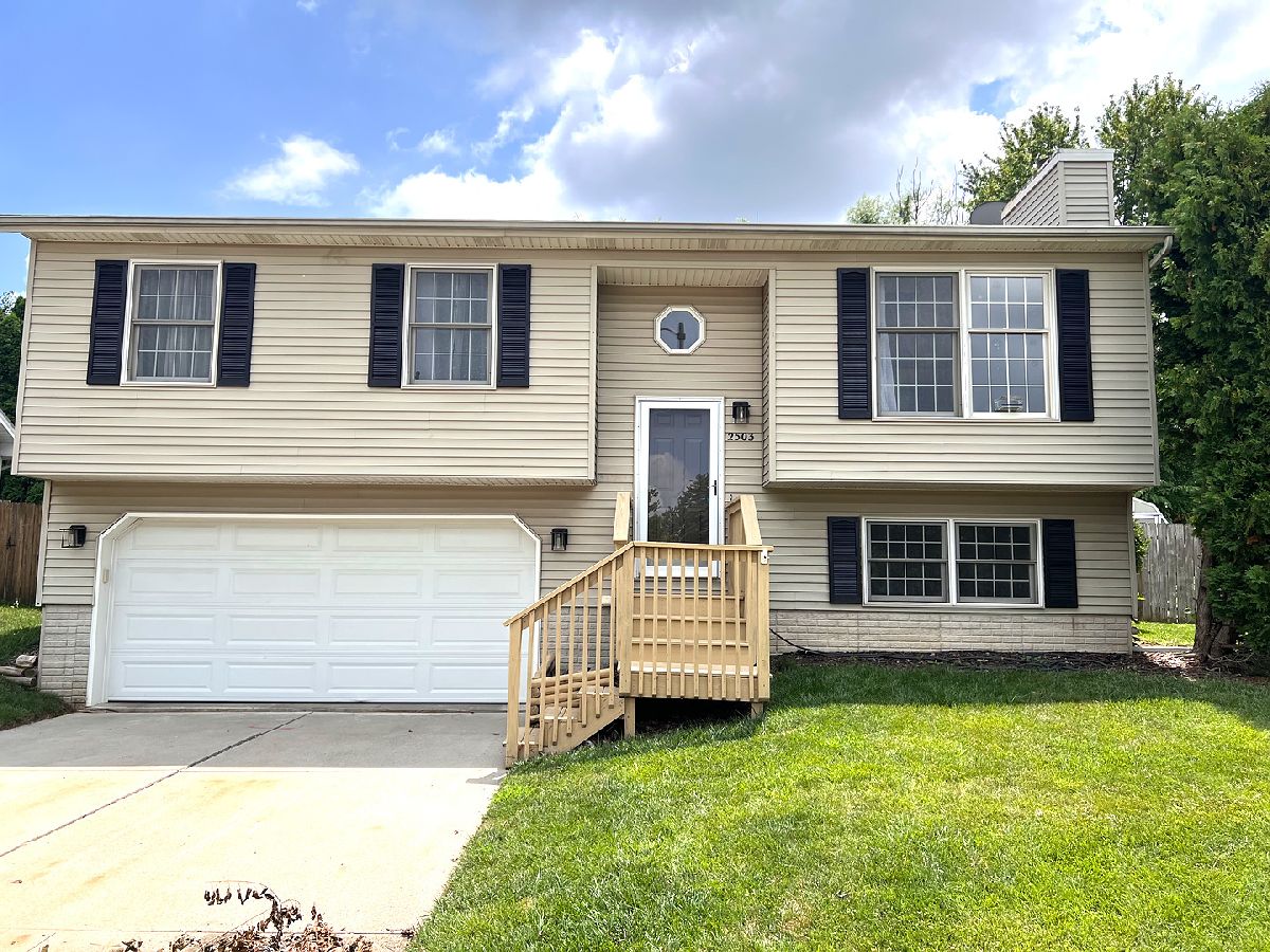 Homes & Condos & Townhomes For Sale Hillcrest Bloomington Illinois, 2503 Slayton Drive