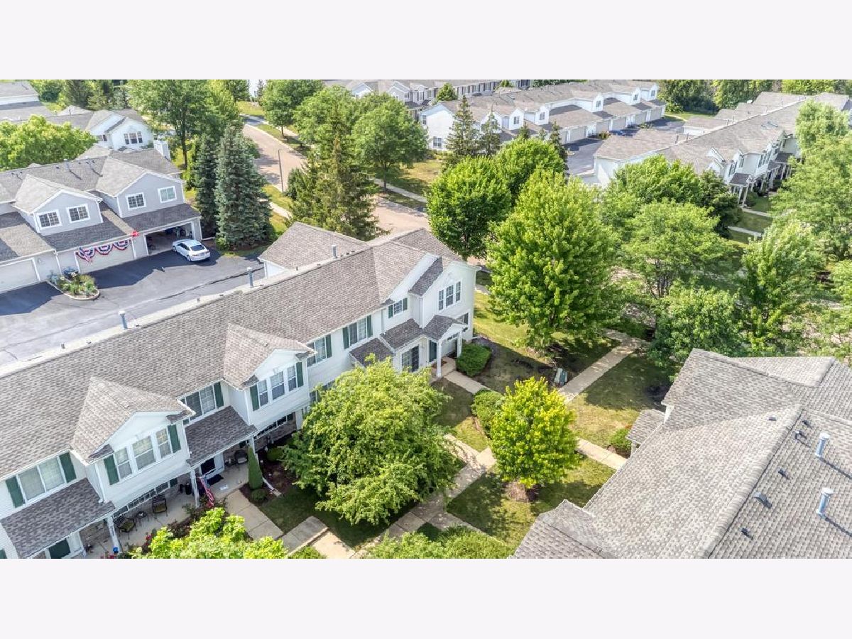 Townhomes & Condos For Sale Reflections Aurora Illinois, 2279 Reflections Drive