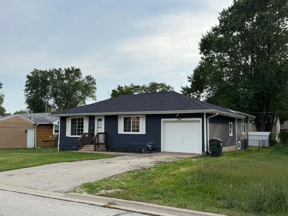  Rented Round Lake Beach Illinois, 1314 East End