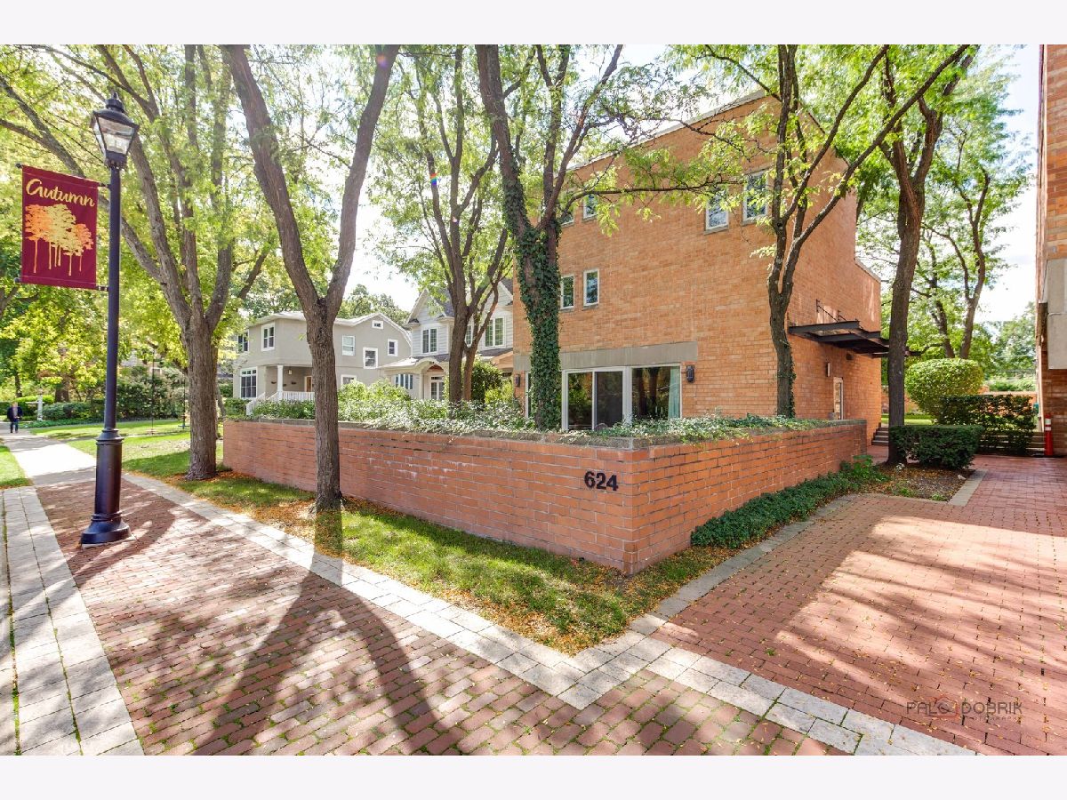 Rented Glencoe Illinois, 624 Vernon