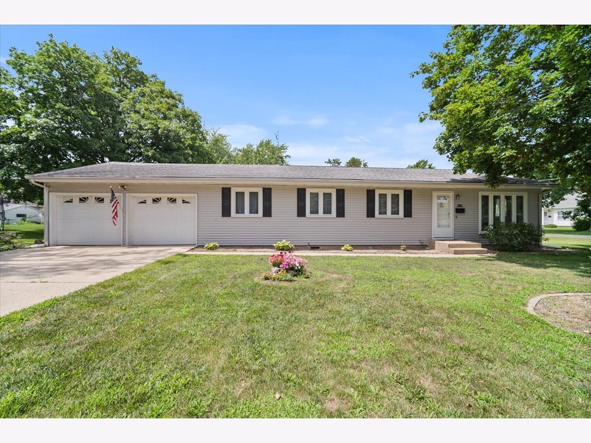  Sold El Paso Illinois, 396 Sherman