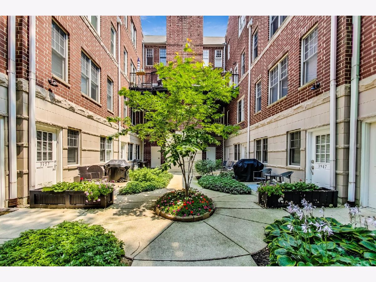 Townhomes Rented Hermitage Court Condos Chicago Illinois, 3955 Hermitage