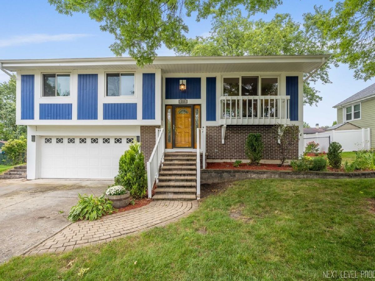 Townhomes & Condos & Homes For Sale Westlake Bloomingdale Illinois, 259 Cunningham Lane